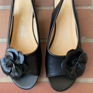 GUC Darling Beacon Black Slingback Style Shoes